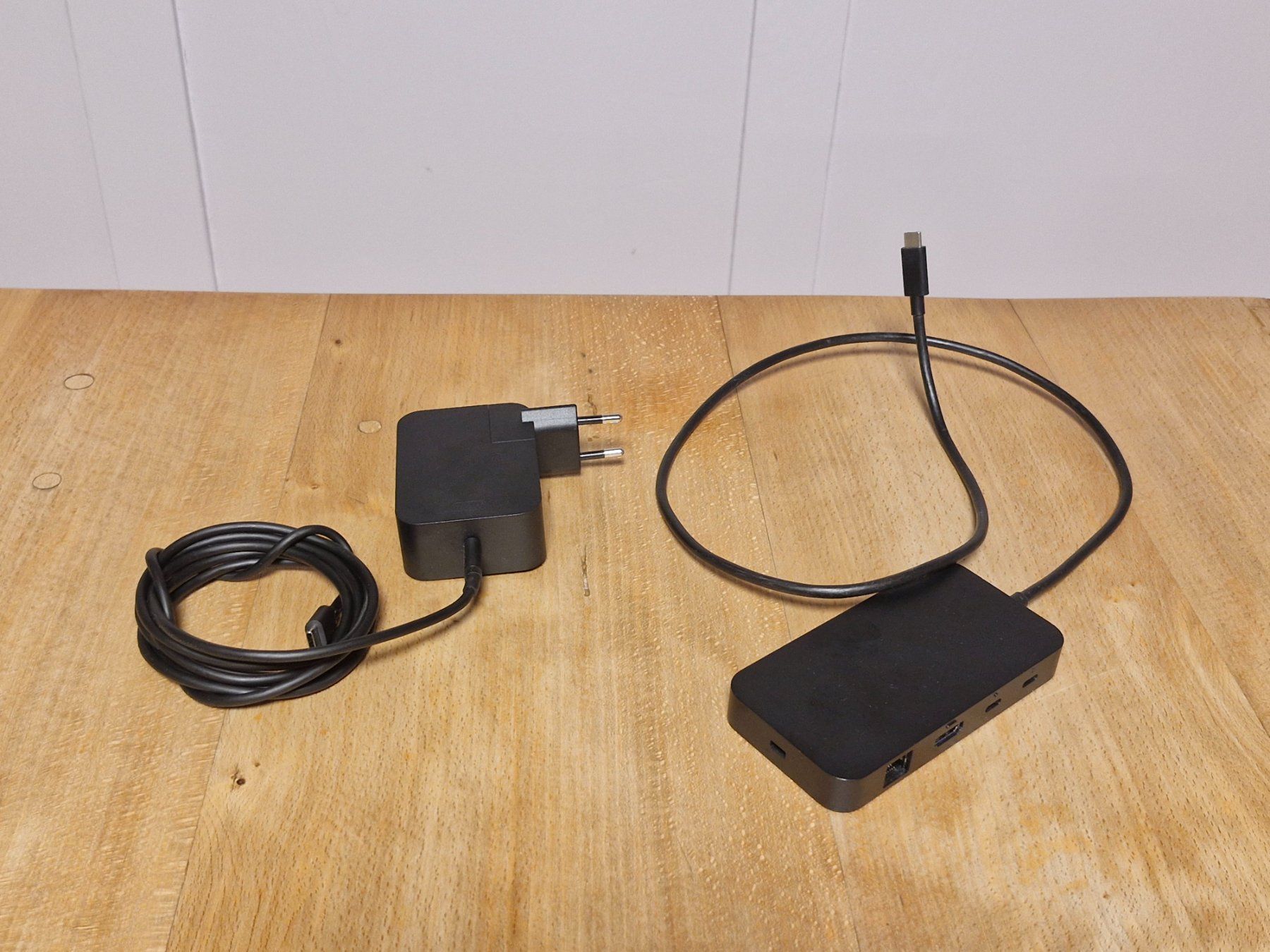 Microsoft Docking station: Microsoft Surface Dock 2 mit Netzteil wie Neu – Usato da Wiesendangen venduto da enbtracked