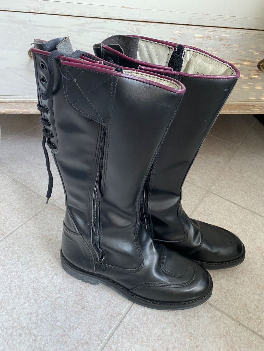 Scarpe da uomo: Neuwertige Leder-/Bikerstiefel Gr. 44 – Nuovo (secondo la descrizione) da Besazio venduto da lionheart63