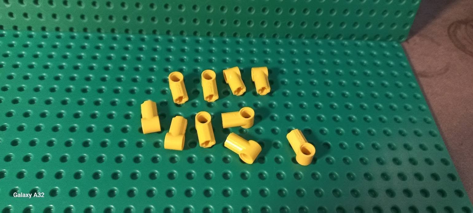 Lego Spielzeuge: Lot de 10 pièces Lego Technic – Gebraucht aus La Tour de Trême von Startjouet
