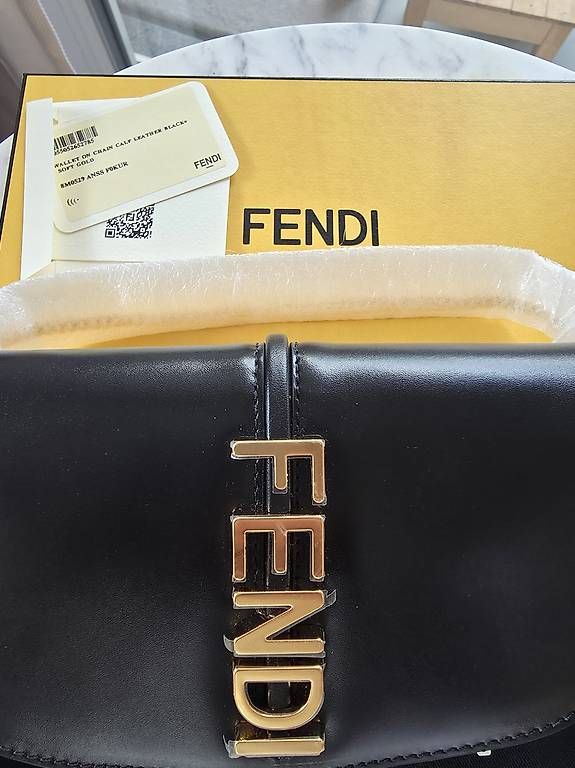 Borse da donna: FENDI wallet on chain – Nuovo e nell'imballaggio originale da Pfäffikon SZ venduto da mariapetrowich 4