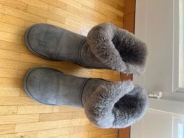 Bottes UGG Classic courtes grises, taille 38, parfait éta...