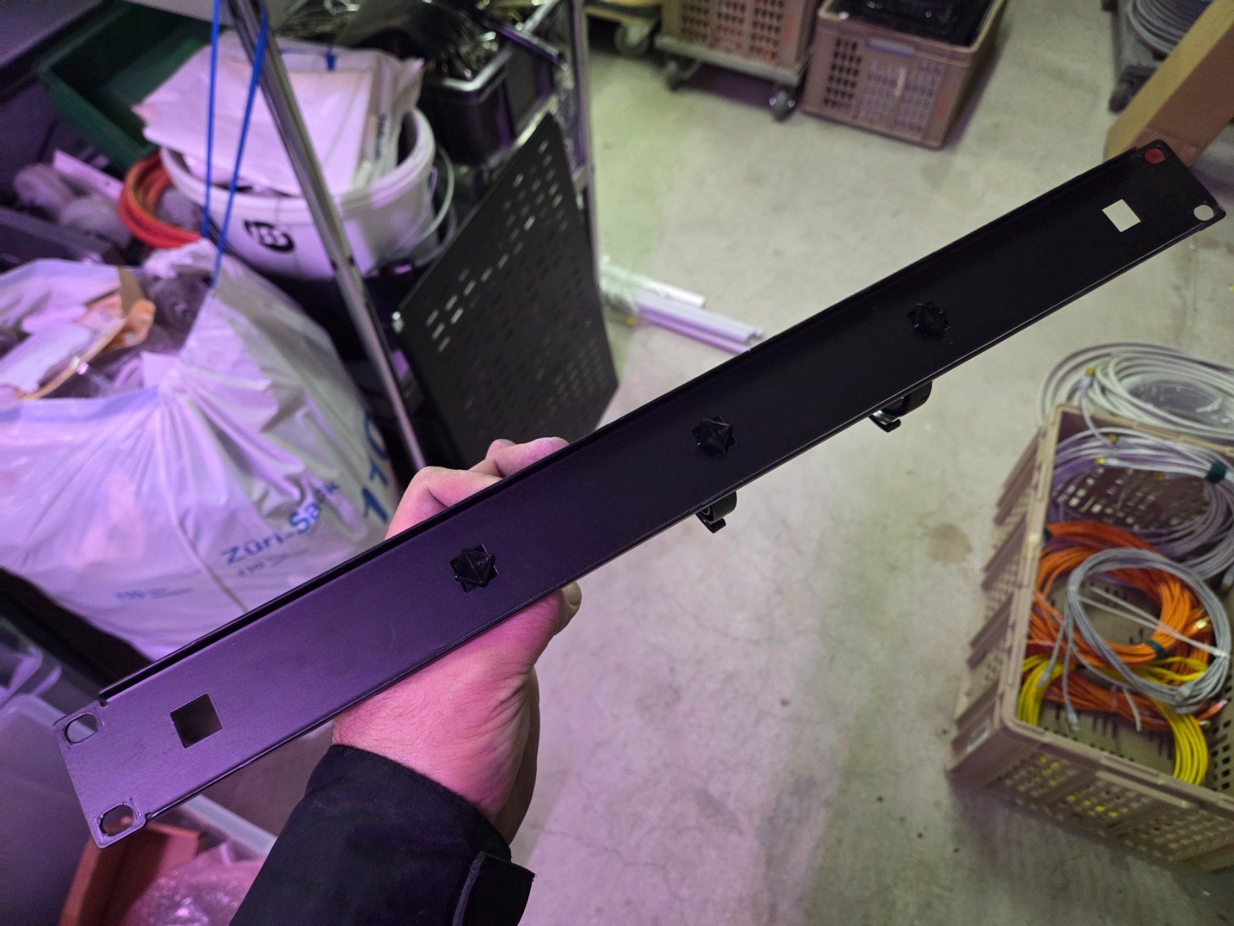 Racks & Cavalletti: Kabelführung 19" Rangierpanel Kabelführungspanel – Usato da Zürich venduto da Alibaba1234 2