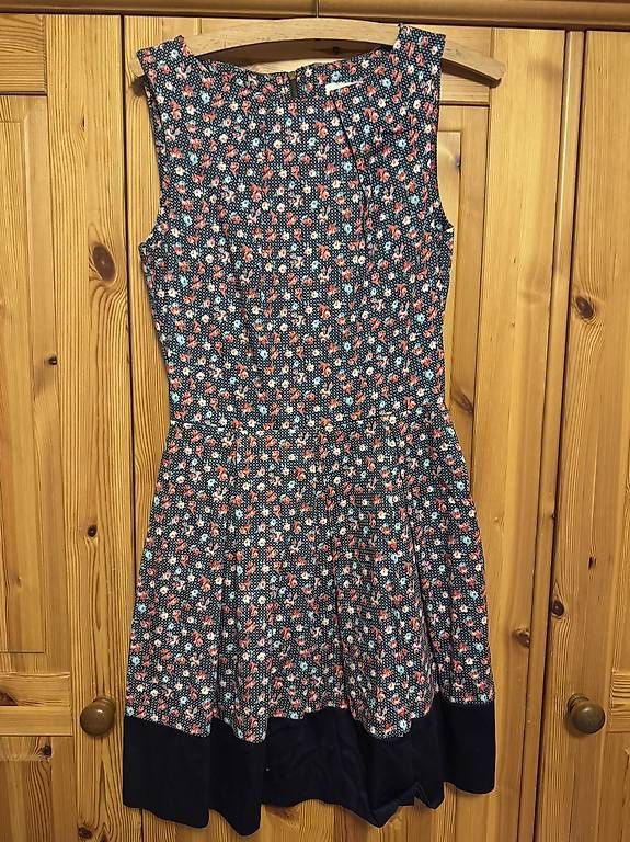 Robes: Neu Damenkleid mit Blumen – D'occasion à Laax GR par sue987