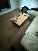 Salontisch aus Holz und Metall