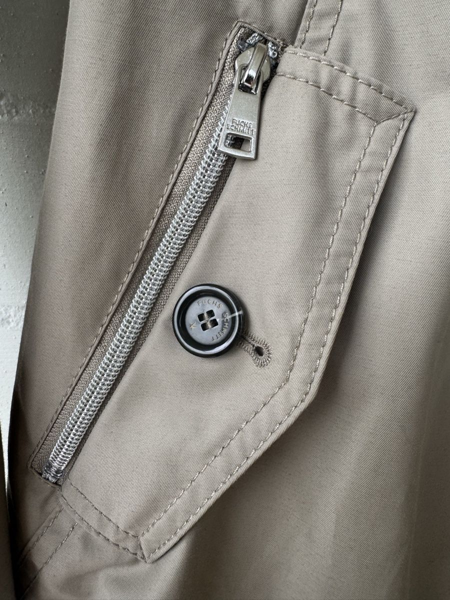 Fuchs Schmitt Cappotti: FUCHS SCHMITT Trenchcoat olive-grau Gr. 34 NEU!! – Nuovo (secondo la descrizione) da Brütten venduto da Rod816 4