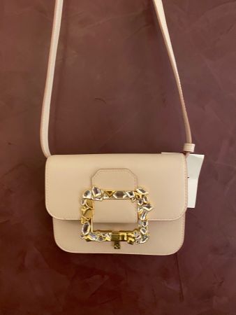 Janelle Bally Ledertasche mit Maxi-Metallschnalle