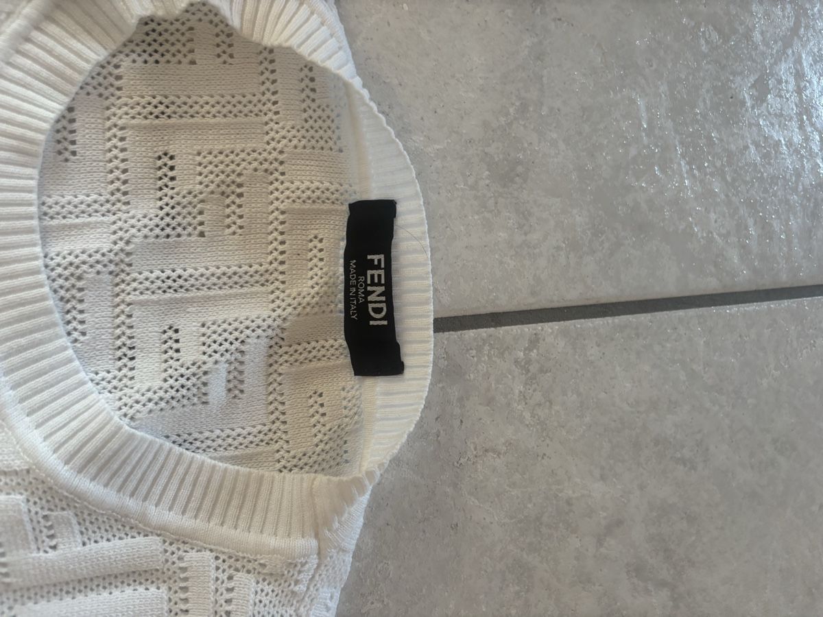 Fendi T-shirt: T-shirt Fendi – Usato da Miège venduto da san_wc9t 1