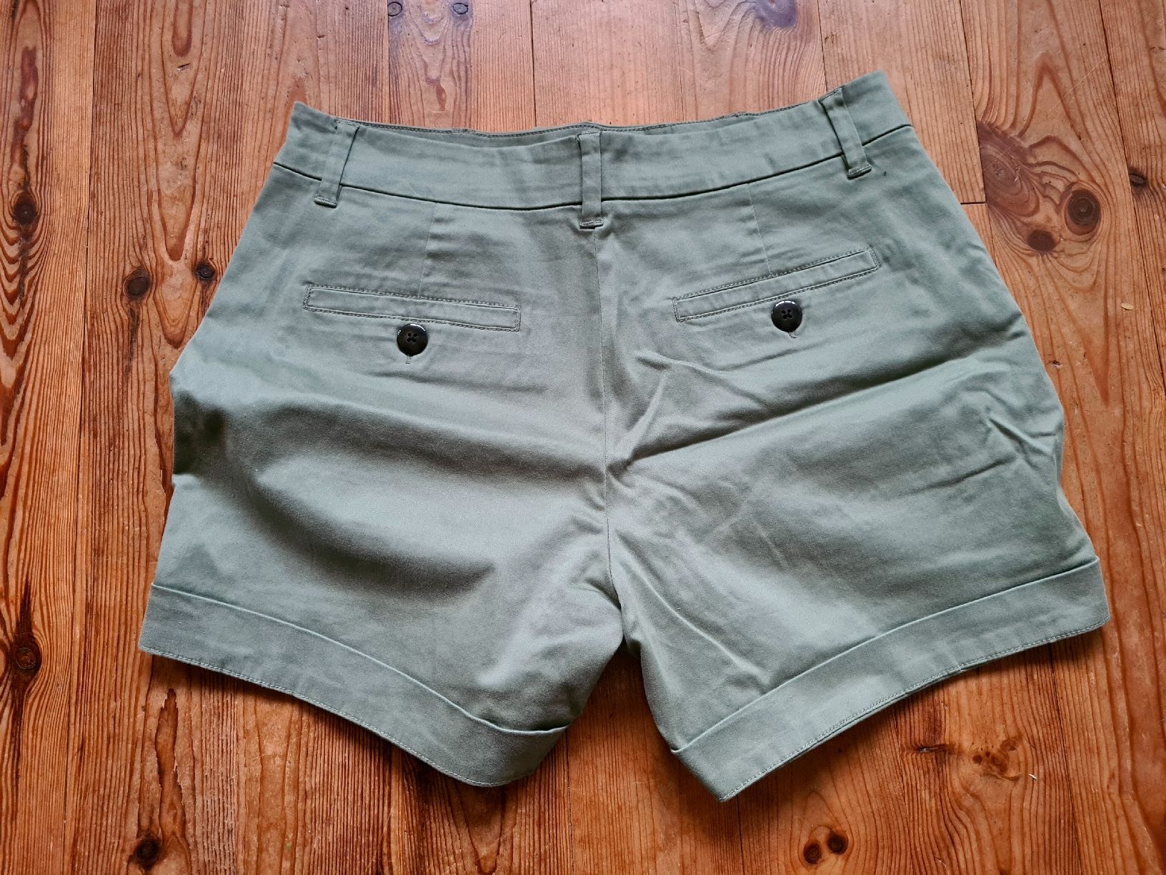 Manor Pantaloni: 2 neuwertige Shorts von Manor – Nuovo (secondo la descrizione) da Fischenthal venduto da claerlibaerli 3