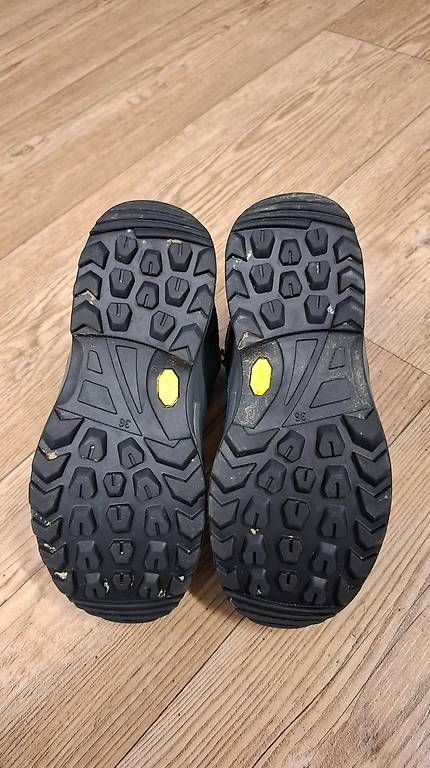 Lowa Chaussures garçon: LOWA Kinderwanderschuhe Grösse 36 – D'occasion à Konolfingen par sko_r5yd 2