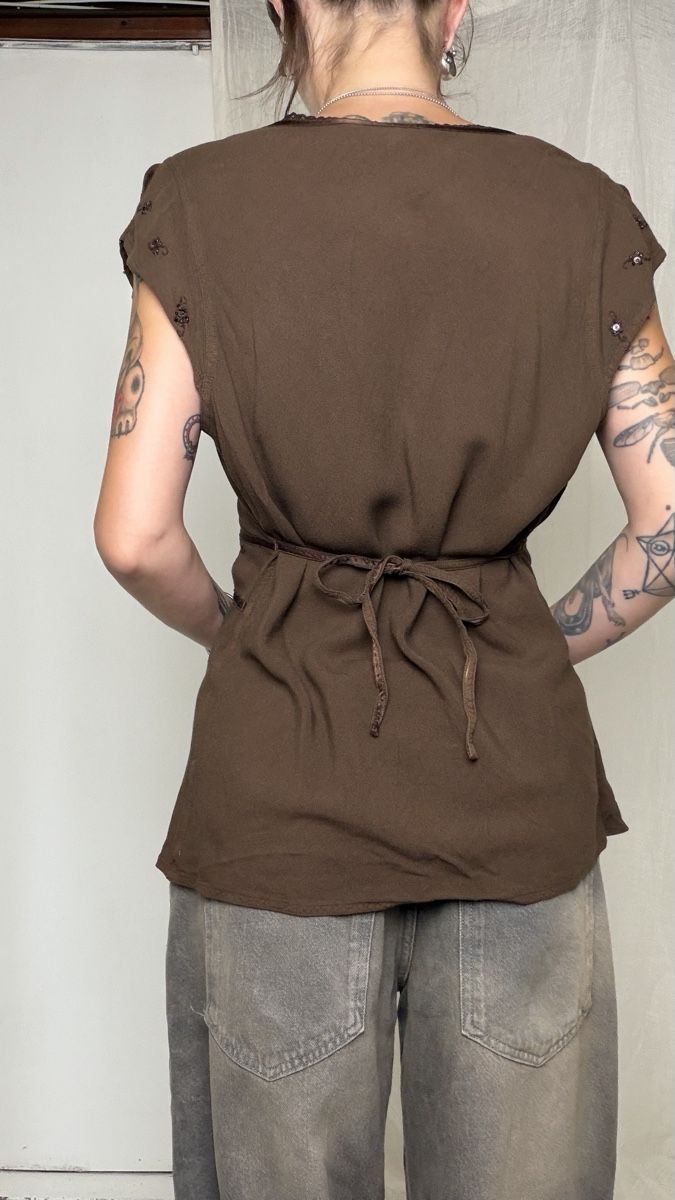 Blusen: Brown V-neck Top EUR 38 100% Viscose – Gebraucht aus Knonau von Grapesvintage 1