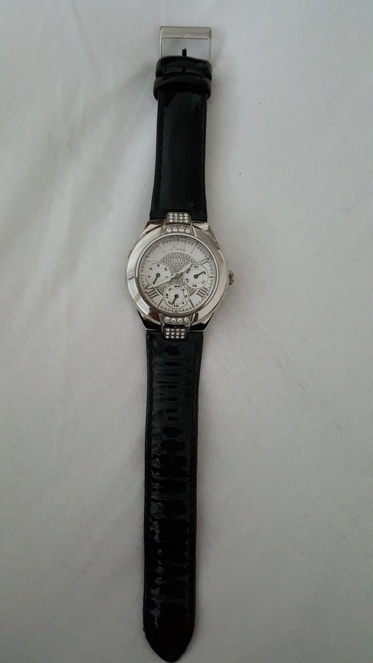 Guess Orologi: GUESS Damenuhr mit Strass – Usato da Emmen venduto da GrabandGo