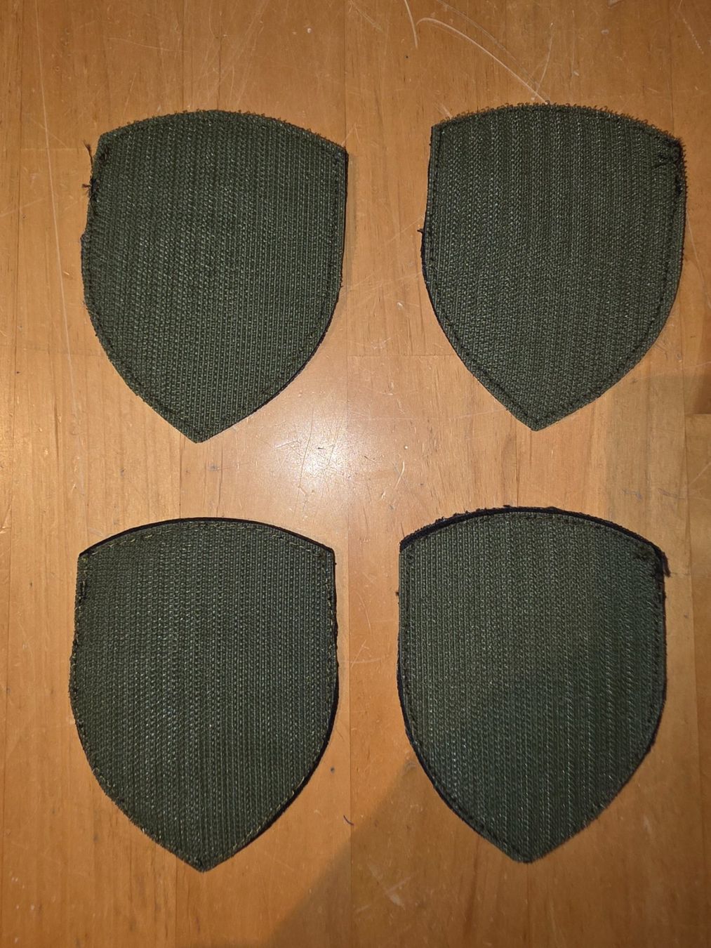 Schweizer Armee Plaketten & Abzeichen: 4 Stk. Badges mit Klett > Pz Bat   12 – Gebraucht aus Obermumpf von oiskypoisky 1