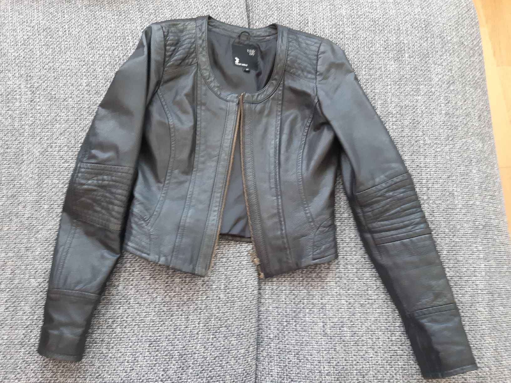 Jacken: Lederjacke Grösse 34 – Gebraucht aus Rotkreuz von PrelovedPicks