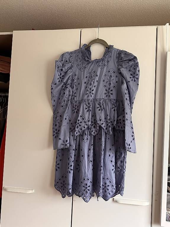 Vestiti: ZARA Romantisches Kleid mit Stickerei  hellblau – Usato da Neuenhof venduto da lpa_j6rr