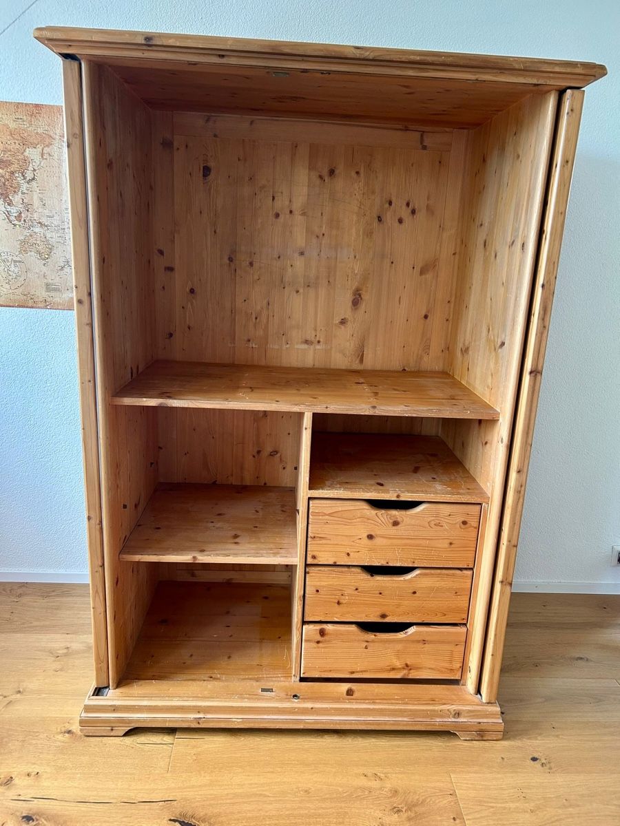 Armadi: Holzschrank – Usato da Wohlenschwil venduto da Roume86 2