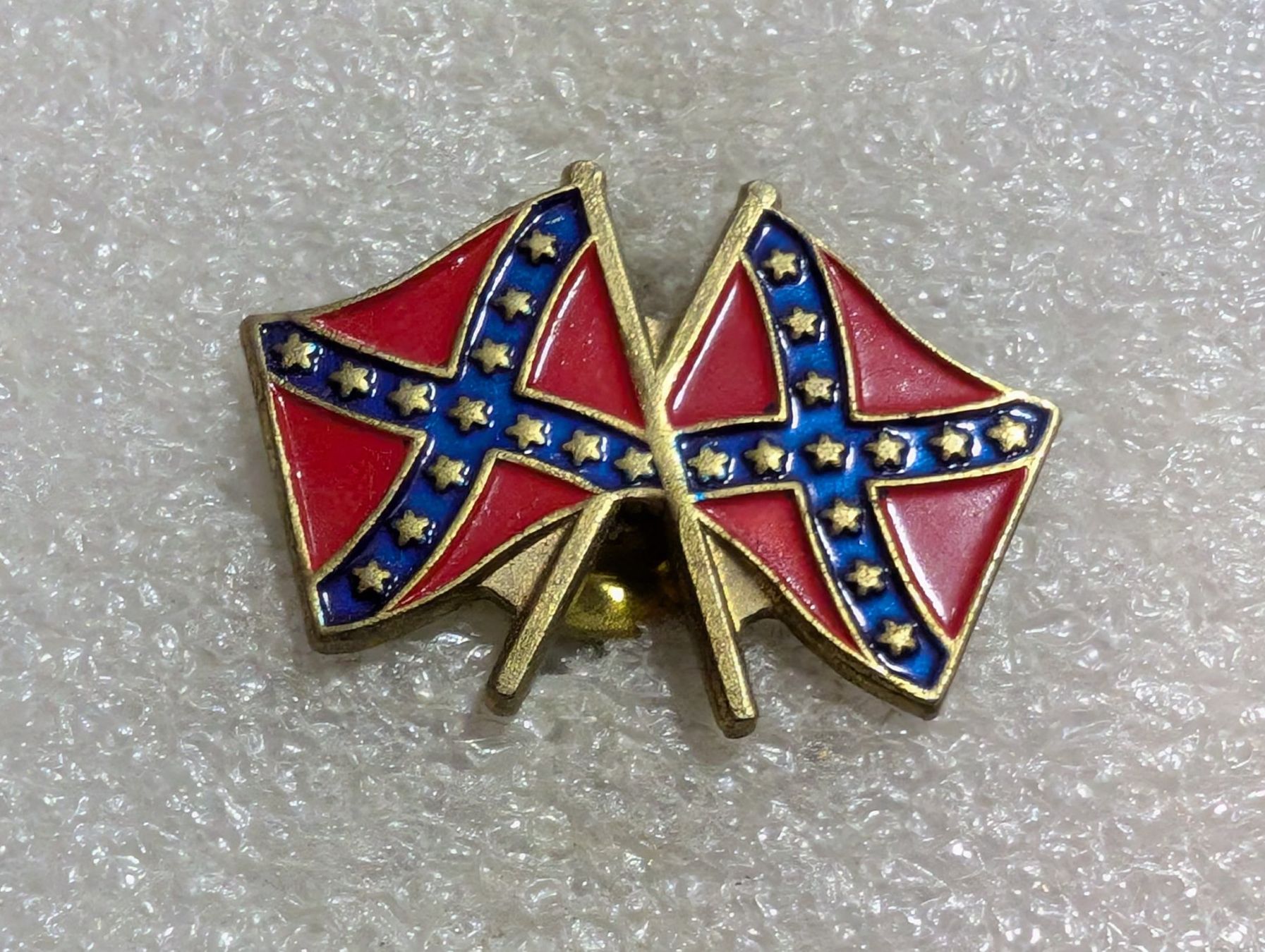 Placchette & Badge: Ansteckpin 214: Flagge – Usato da Oppligen venduto da Pin-Fall-Shop