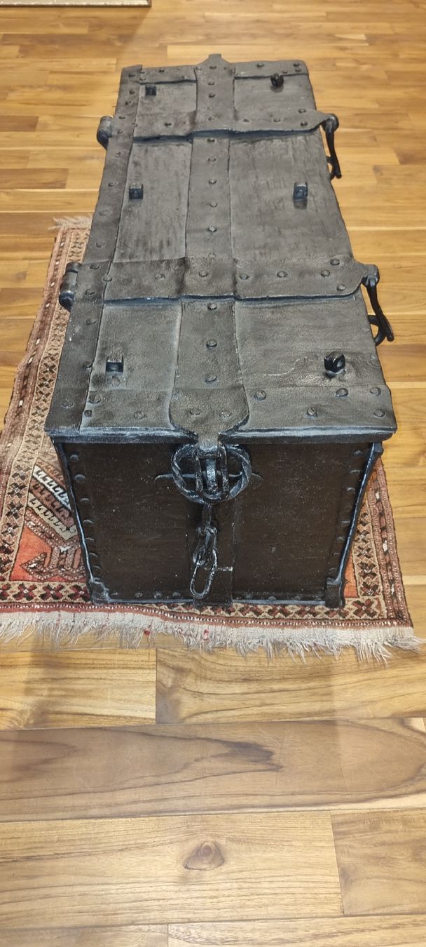Cassapanche: Antik Soldtruhe ca.1600 Jh. – Usato da Ganterschwil venduto da CHERRYCO-04 2