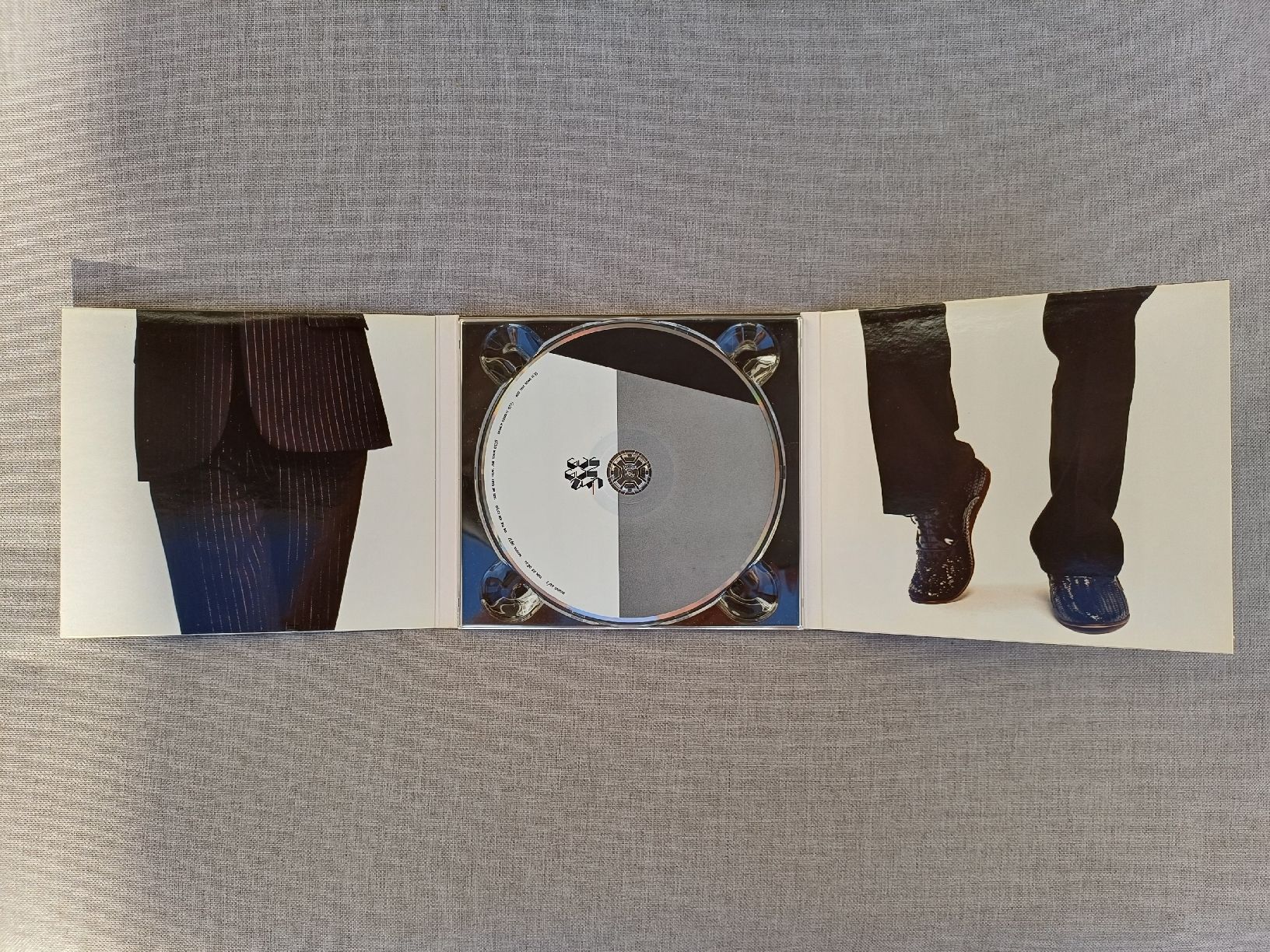 CDs: Gusgus "24/7" CD digipak  – D'occasion à Begnins par Drastic-Sound 3