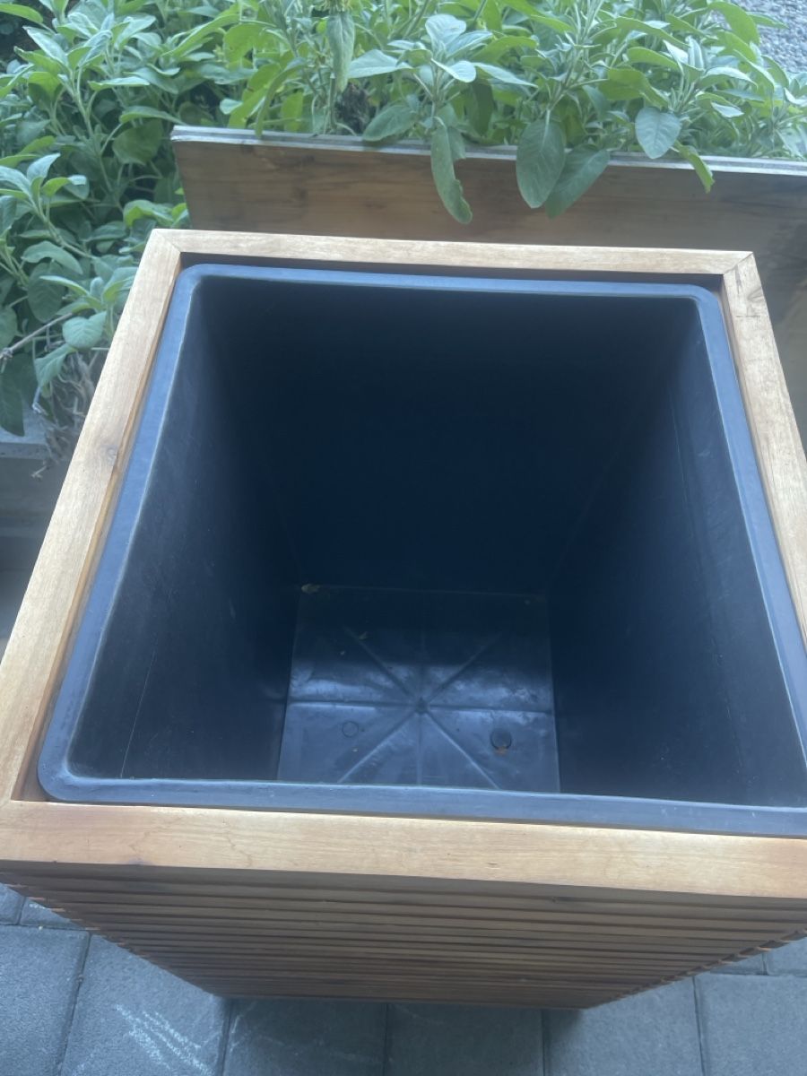 Vasi per fiori: Holz Topf mit Latten-Design Grösse L neu – Nuovo (secondo la descrizione) da Küssnacht am Rigi venduto da Vito25 1
