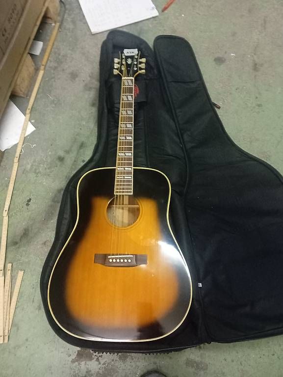 Strumenti musicali: Akustikgitarre mit Tasche, Nova 200 – Usato da Basel venduto da Petergunn