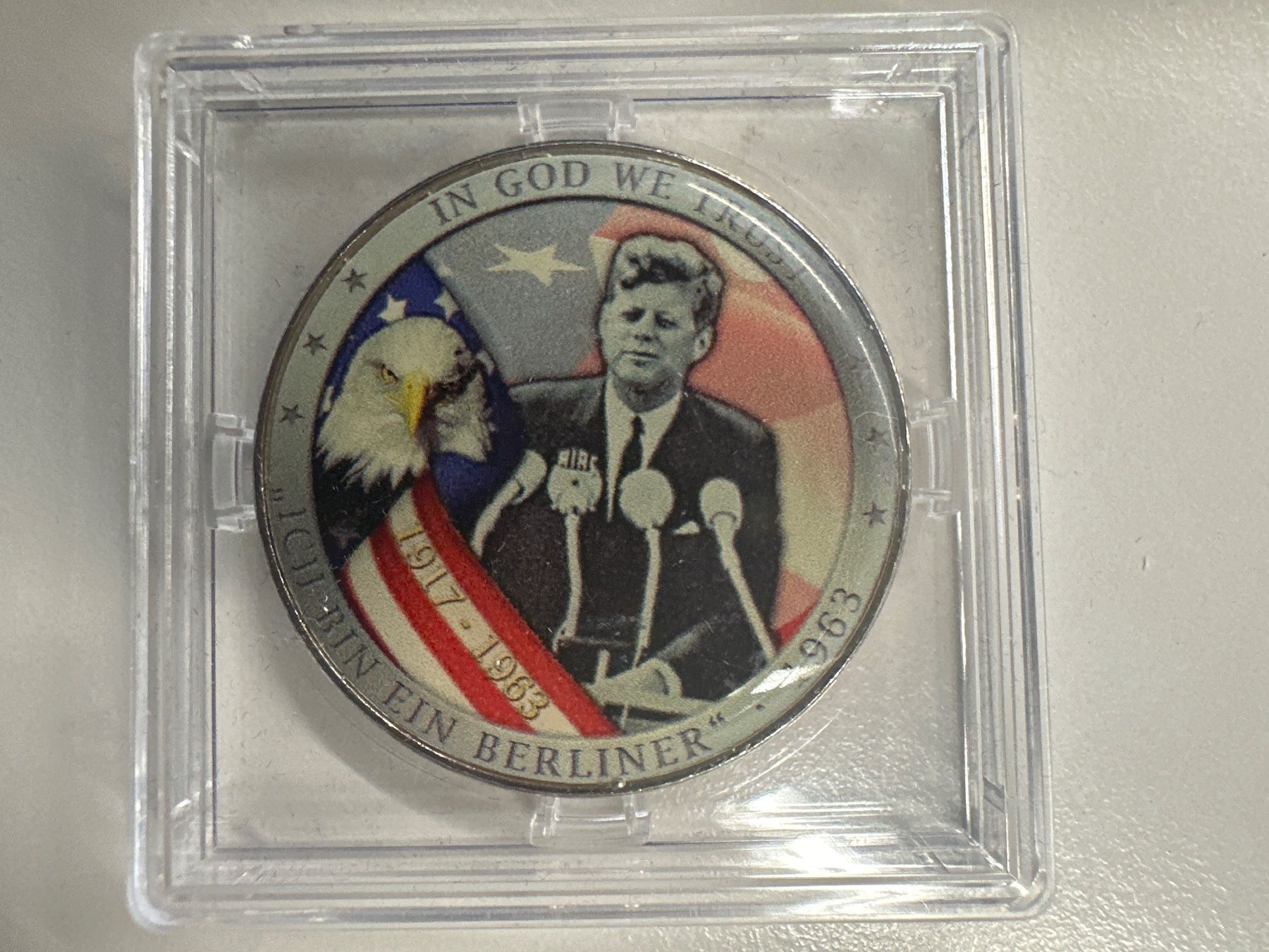 Tutti le monete: 4 versch. 1 Dollar Farb-Präsident Kennedy Amerika – Nuovo (secondo la descrizione) da Herisau venduto da herau 3