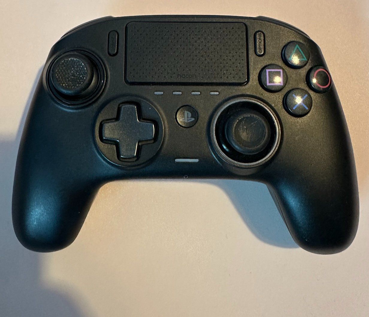 Sony Manettes: Schwarze PS4 Controller – D'occasion à Nidau par EXP40