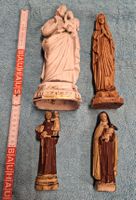 4 Skulpturen, Religion, 1 oben rechts aus Holz