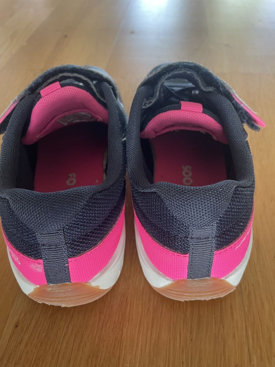 Scarpe per ragazze: Kangaroos Gr 34  – Usato da Murten venduto da bobby99777744 1