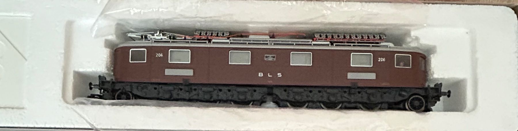 Roco Modellini di ferrovie: H0/DC Roco 43710 BLS Ae 6/8 206 – Usato da Belp venduto da AEMA-Modellbau