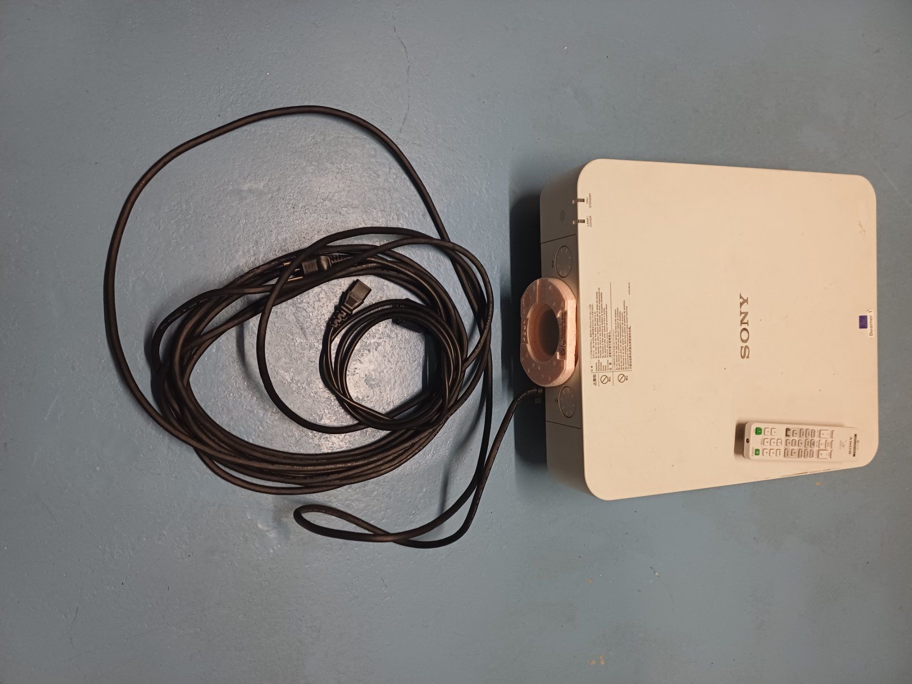 Sony Home Cinema: Groß Leinwand 4 Meter Hoch 7 Meter Lang mit Beamer – Usato da Hochdorf venduto da Kusi029 1