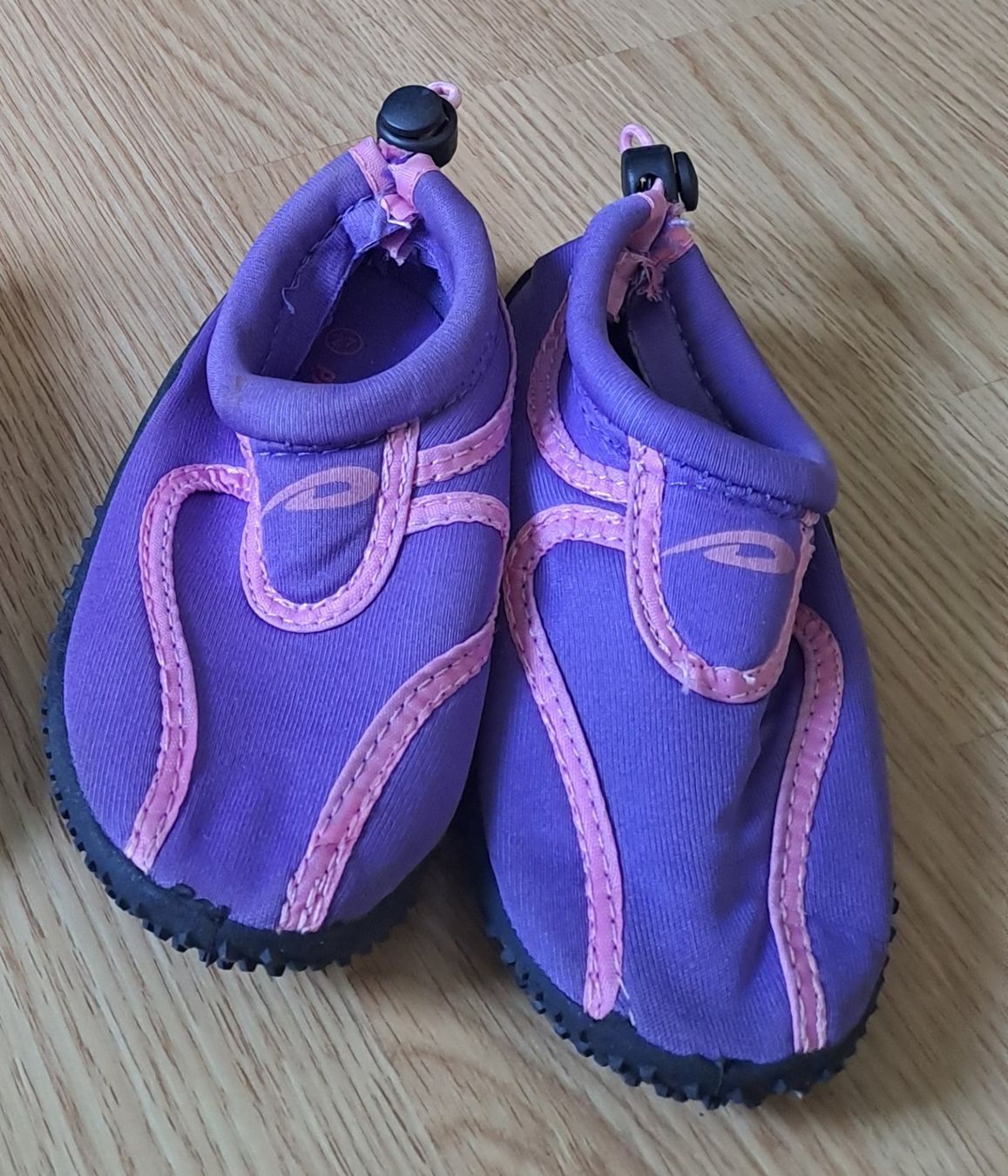 Scarpe per ragazzi: Badeschuhe Panther - Grösse 27 – Usato da Rotkreuz venduto da Blubberli1
