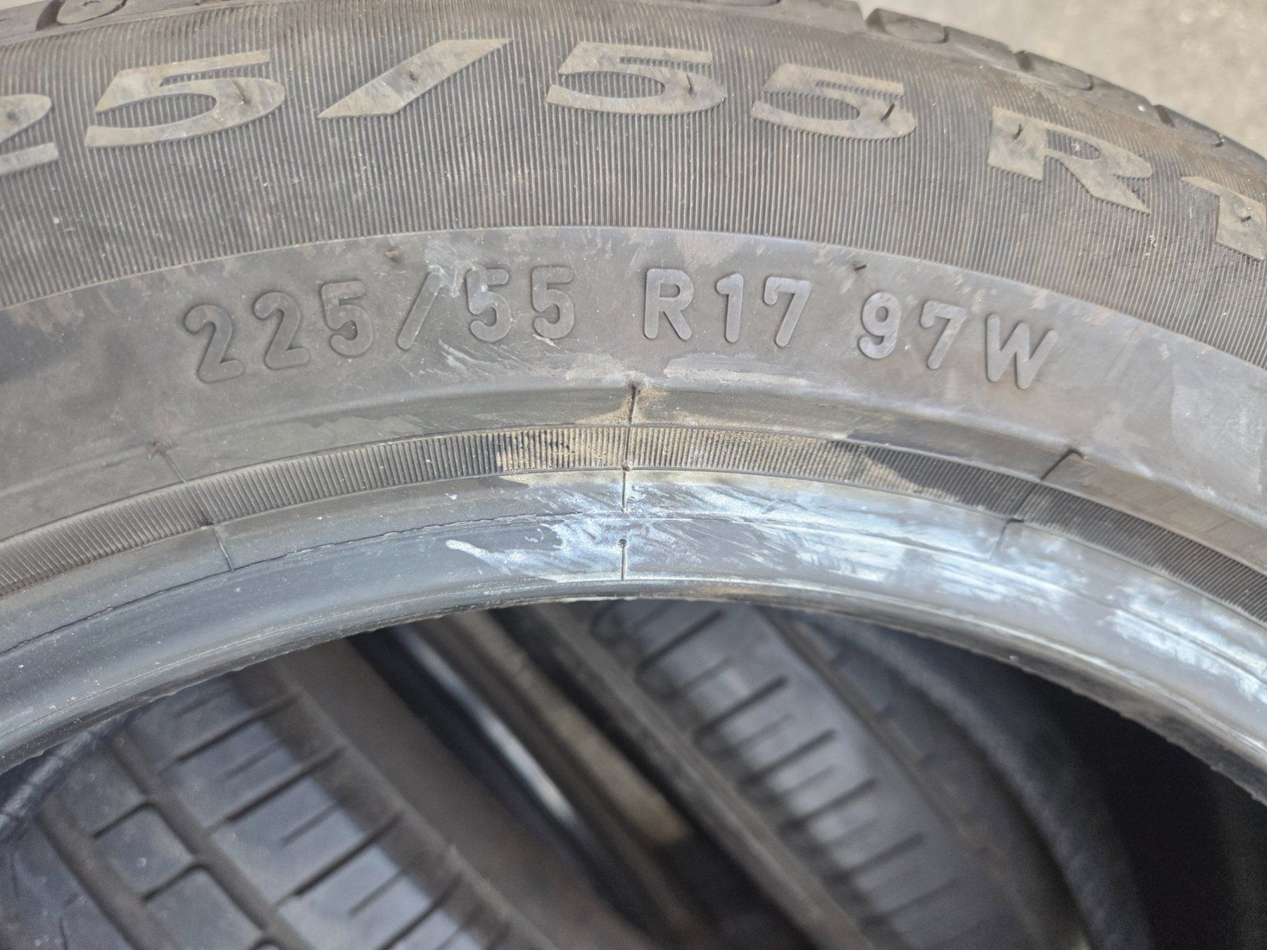 Pirelli Pneus & Kompletträder: PIRELLI  255 / 55 R 17  97 W – Gebraucht aus Fischbach-Göslikon von Emanuel.Bardhi 3
