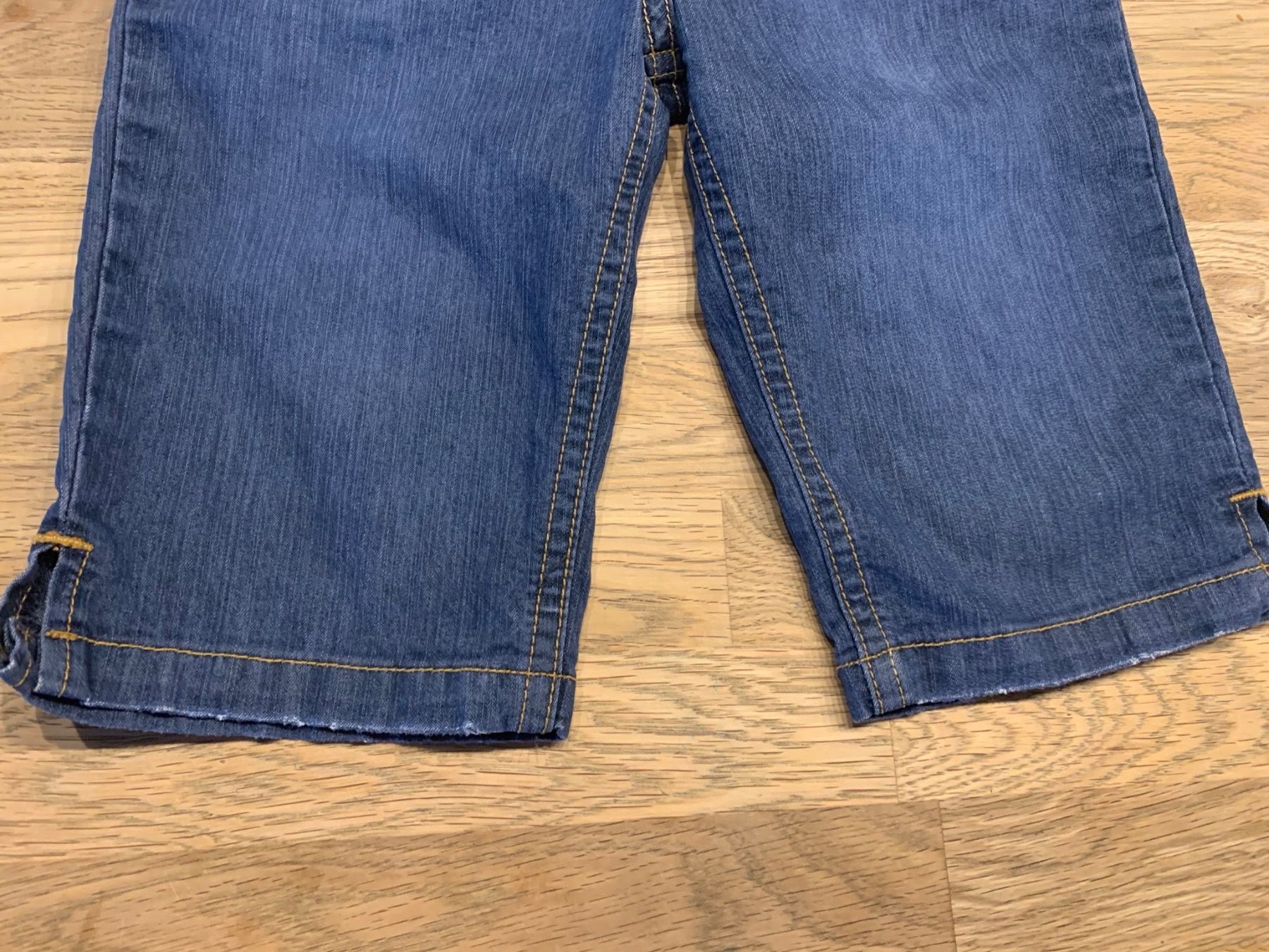 S.Oliver Pantaloni: S.Oliver kurze Jeans Gr.104 – Usato da Oberdorf SO venduto da sa-na 2