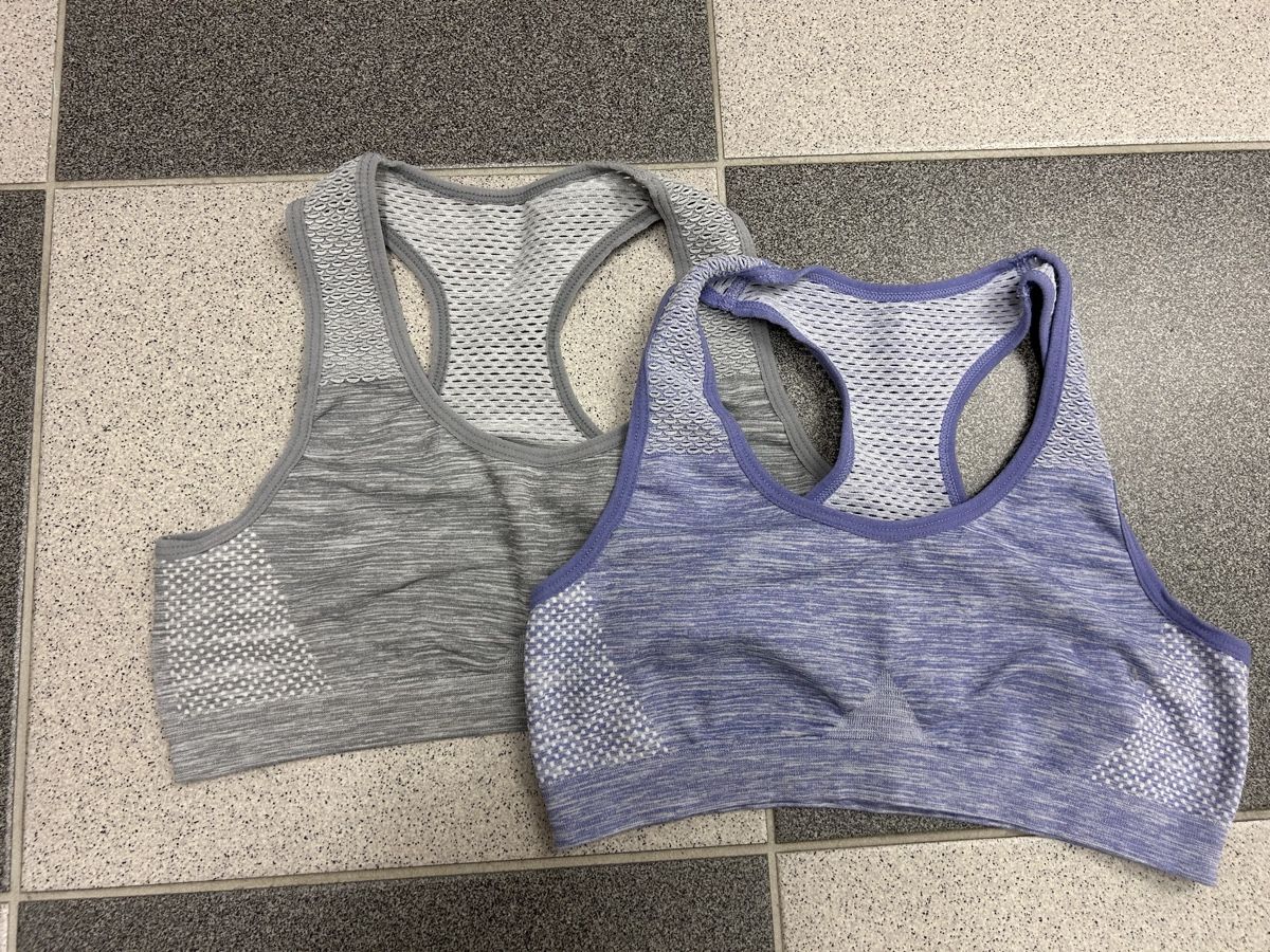 Blusen, T-Shirts & Tops: Diverse Tops/Set Grösse 134/140  – Gebraucht aus Wohlen b. Bern von Beppe99 1