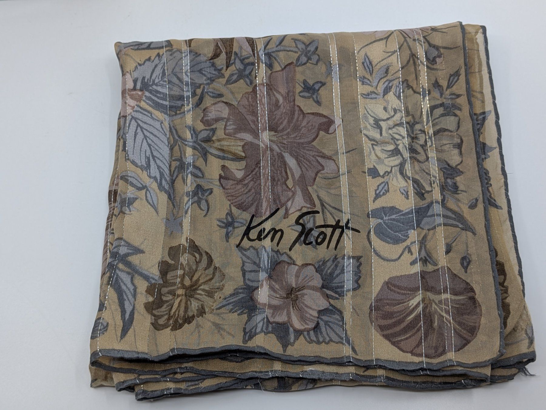 Foulards & écharpes: Foulard Ken Scott – D'occasion à Emmen par magelan 7
