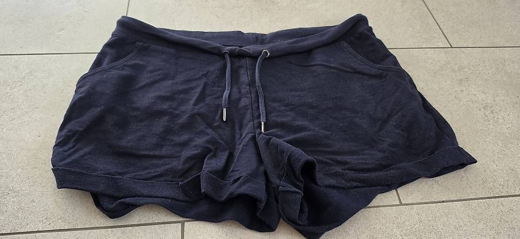 Pantaloni: Shorts Gr. L – Usato da Obfelden venduto da iNe29