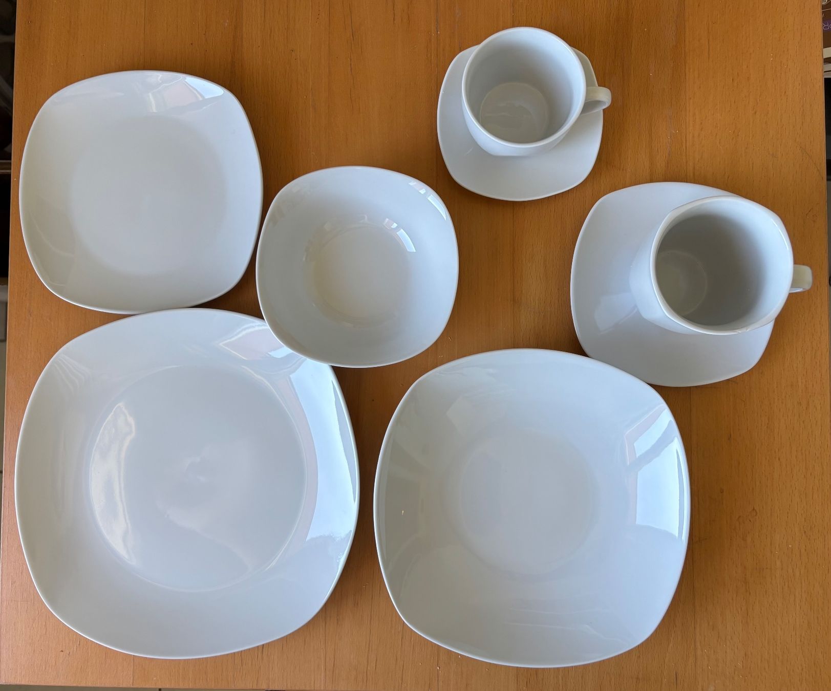 Set di piatti: Geschirr-Set – Usato da Uzwil venduto da Roger-iO 1