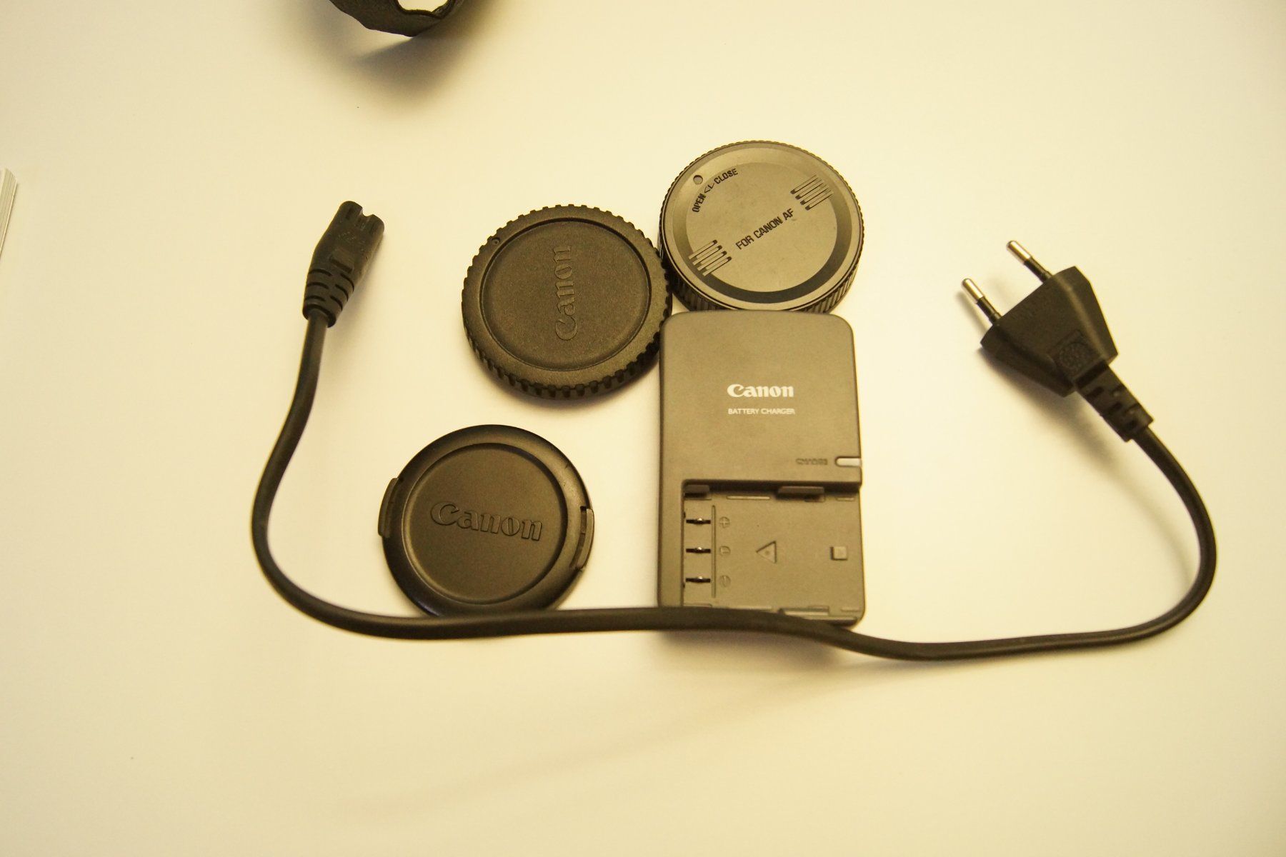 Canon Fotocamera: Canon EOS 350D Mit 4 Objektiven, 2 CF Karten, 2 Akku & Blitz – Usato da Utzenstorf venduto da BrigitteB04 6