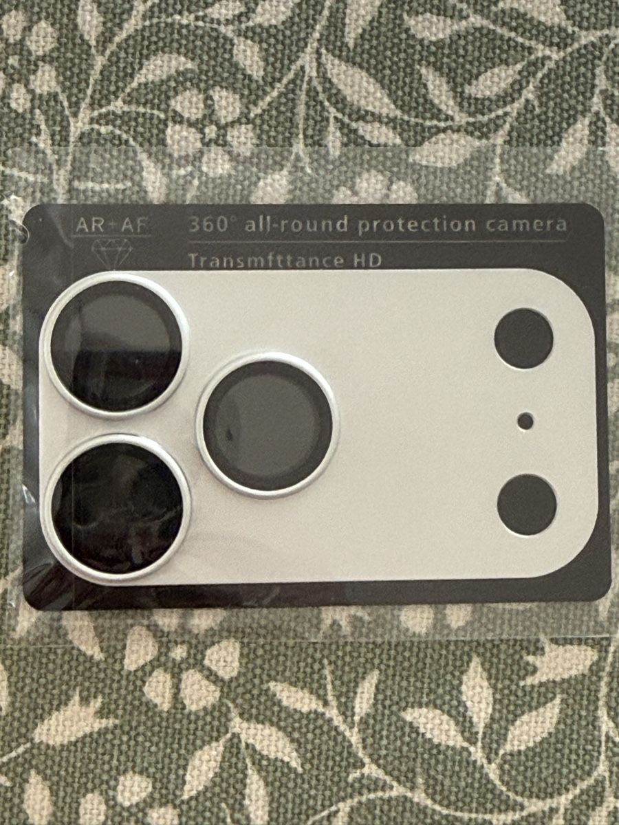 Cover & Protezioni schermo: Protection caméra pour iPhone 18 pro Max argent neuf – Nuovo e nell'imballaggio originale da Lausanne venduto da Licio7
