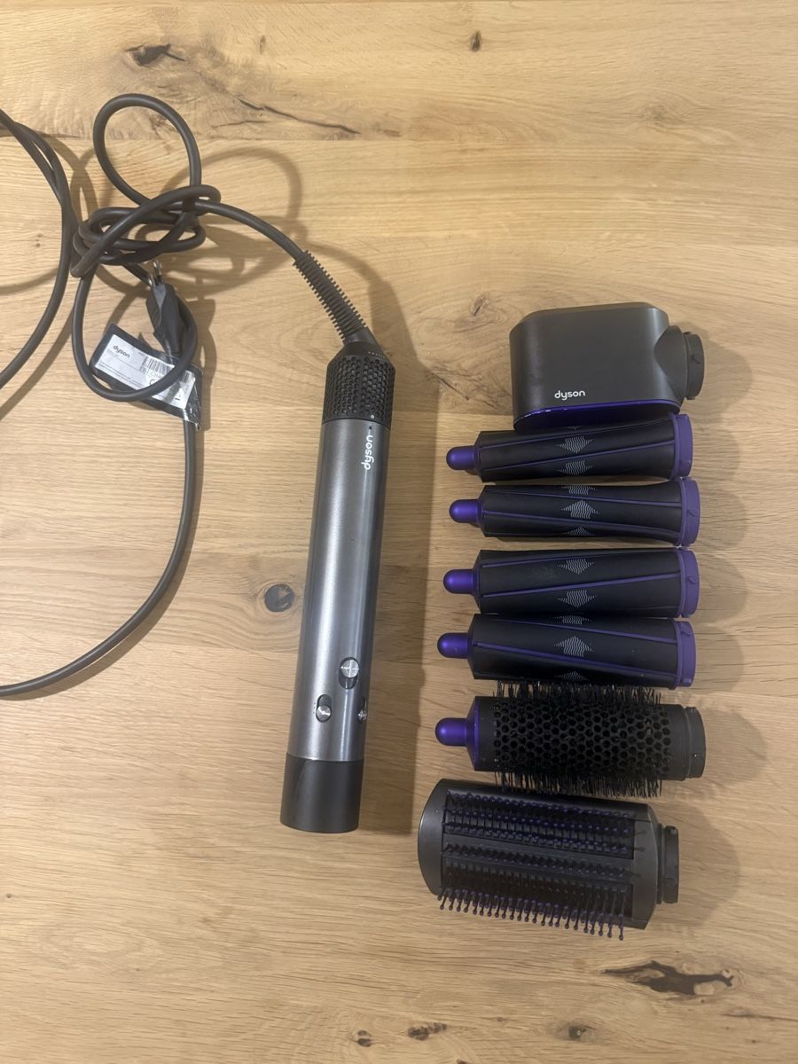 Dyson Asciugacapelli: Dyson Airwrap Complete Haarstyler-Set - Top Zustand! – Usato da Kloten venduto da lara_tunon 1