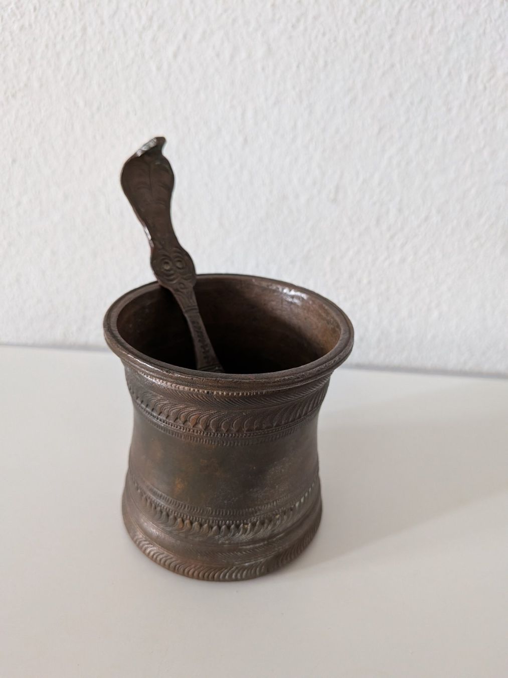 Skulpturen & Statuen: Bronze Gefäss mit Löffel vermutlich Indien ? – Gebraucht aus Emmen von magelan 7