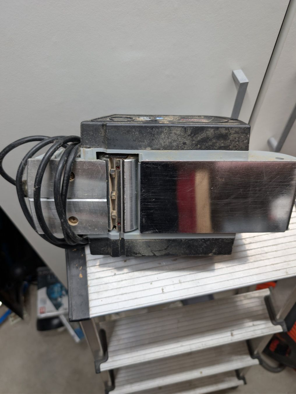 Tutti gli attrezzi: Elektrische Hobelmaschine – Usato da Wynau venduto da Zebrafurz 1