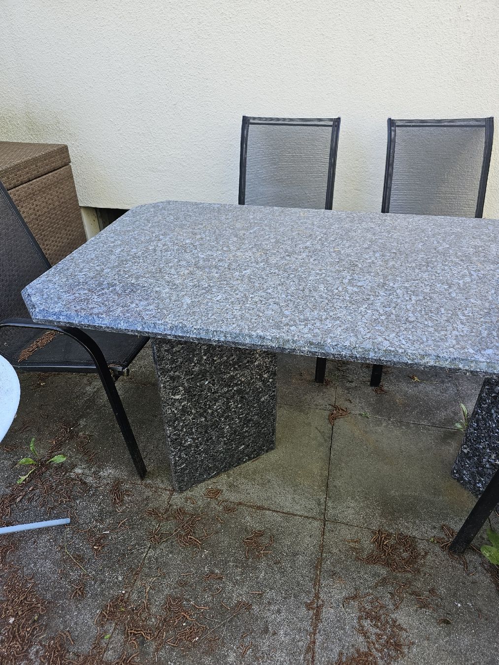Pierres & tuiles: Gartentisch Granit ohne Stühle – D'occasion à Langenthal par liano 2