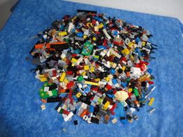 LEGO CA.2,536 KILO-KONVOLUT MIT SPEZIALTELEN
