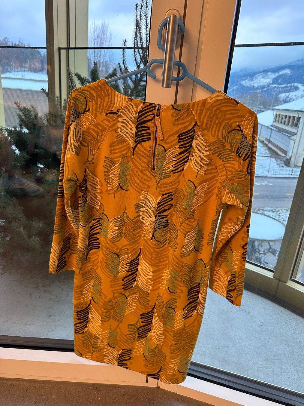 Kleider: Modernes Winterkleid der Marke White Stuff – Gebraucht aus Luzern von nad_nf8f 1