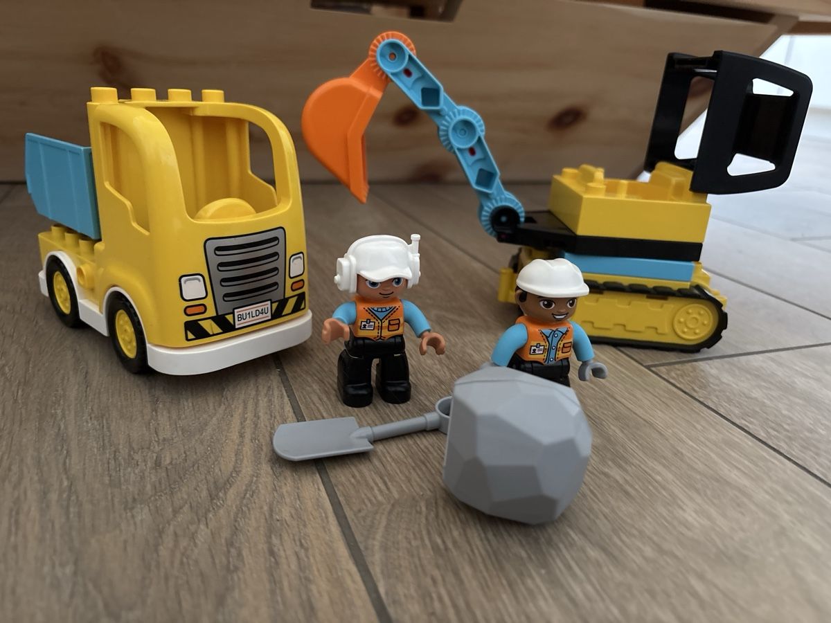 Lego Spielzeuge: Baustellenfahrzeug mit Bauarbeiter – Gebraucht aus Oberriet SG von melaja 1