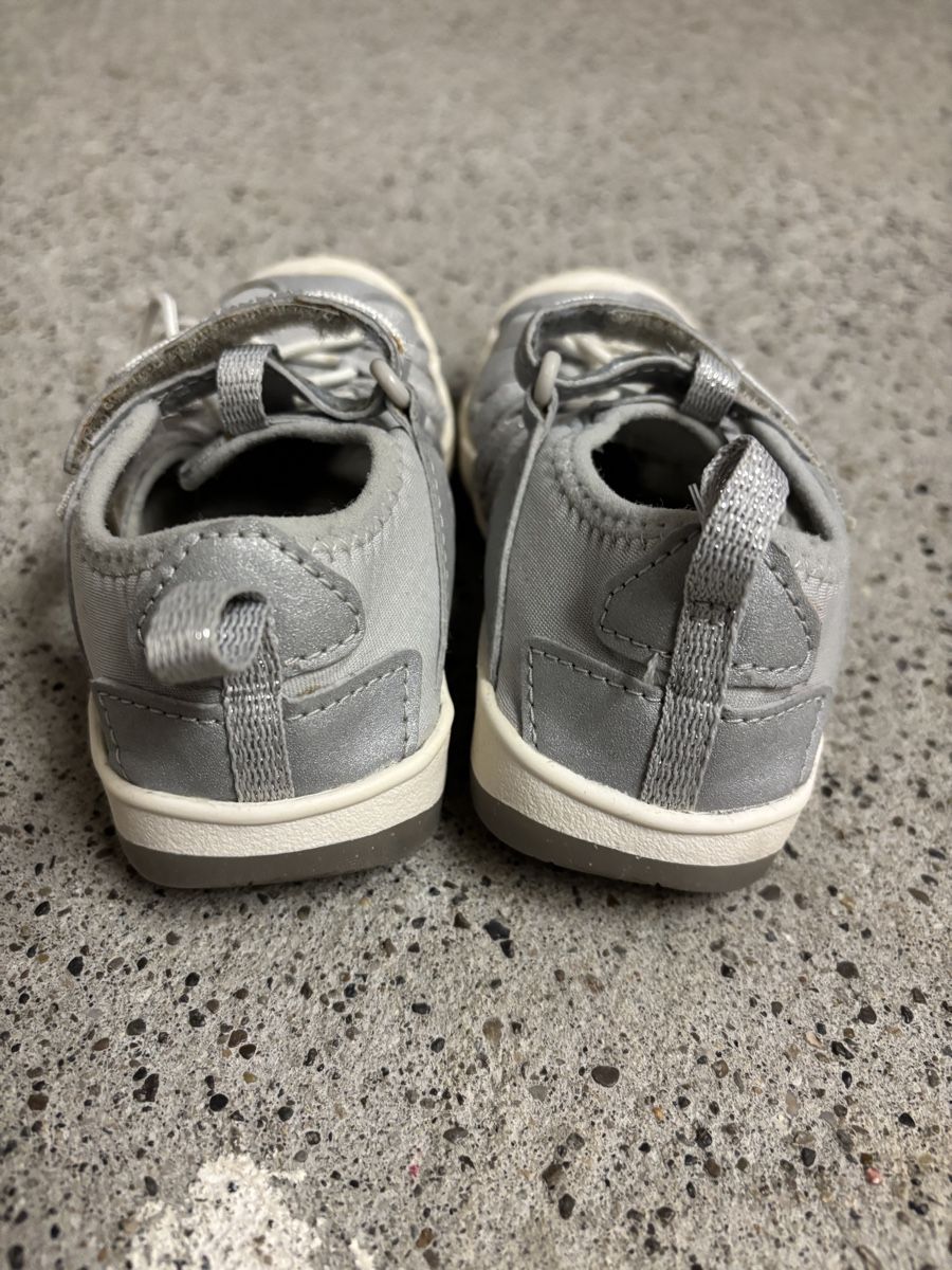 Keen Scarpe per ragazze: Sandalen KEEN Grösse 24, Silber – Usato da Büren an der Aare venduto da Nikito2001 1