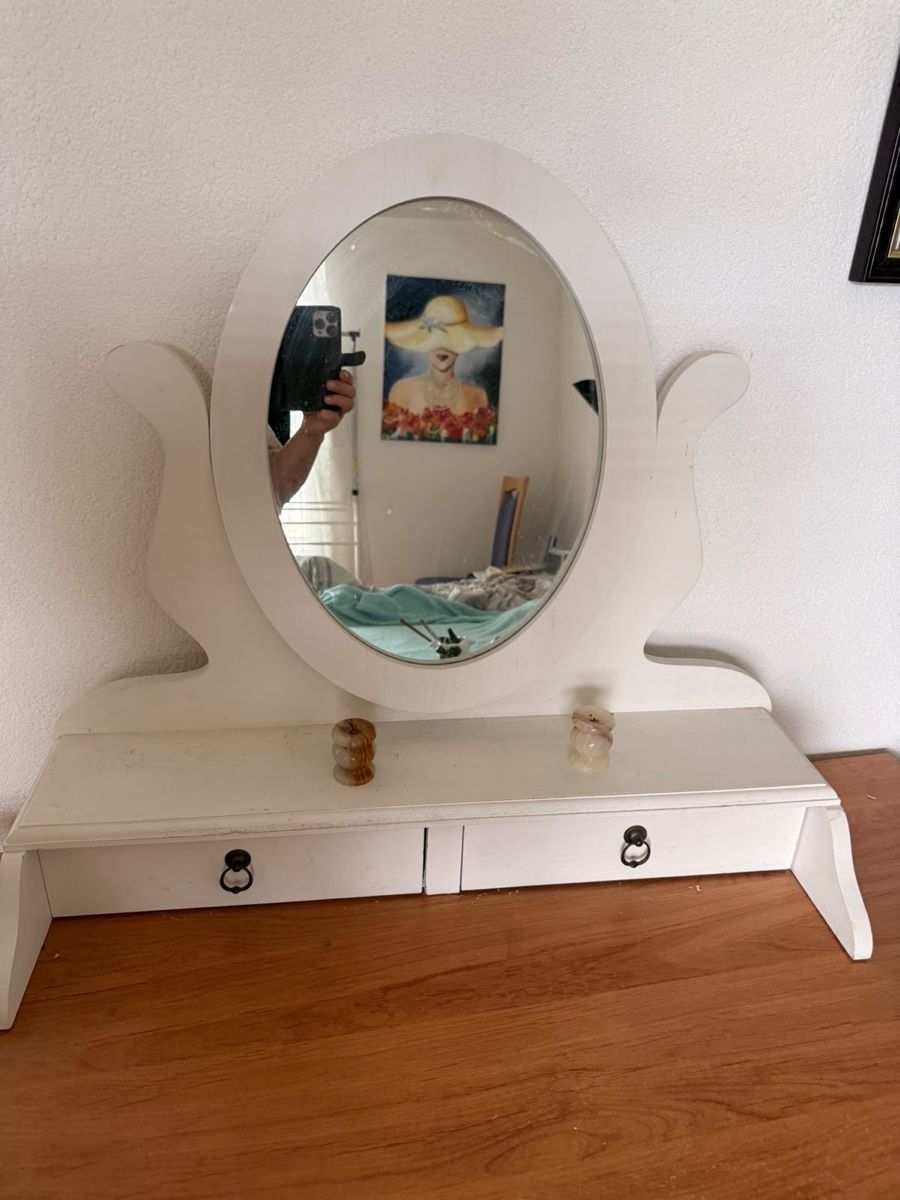 Coiffeuses: Dressing table with mirror white two drawers – D'occasion à La Chaux-de-Fonds par joa_jk5g