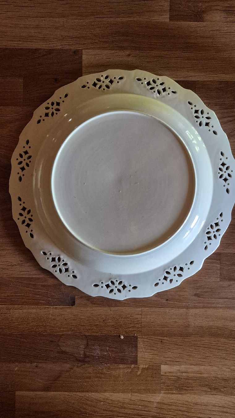Assiettes: assiette dentelle  – D'occasion à Mervelier par marbre75 1