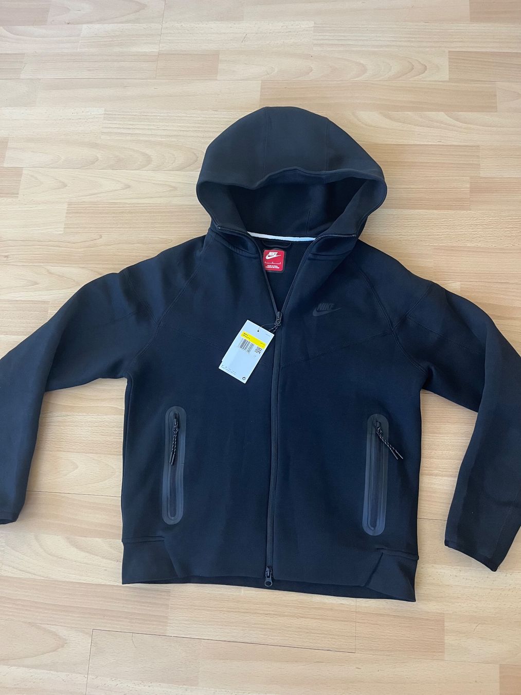Nike Vestes: Nike tech fleece – Neuf (Voir description) à Schaffhausen par apl_pg8h 1